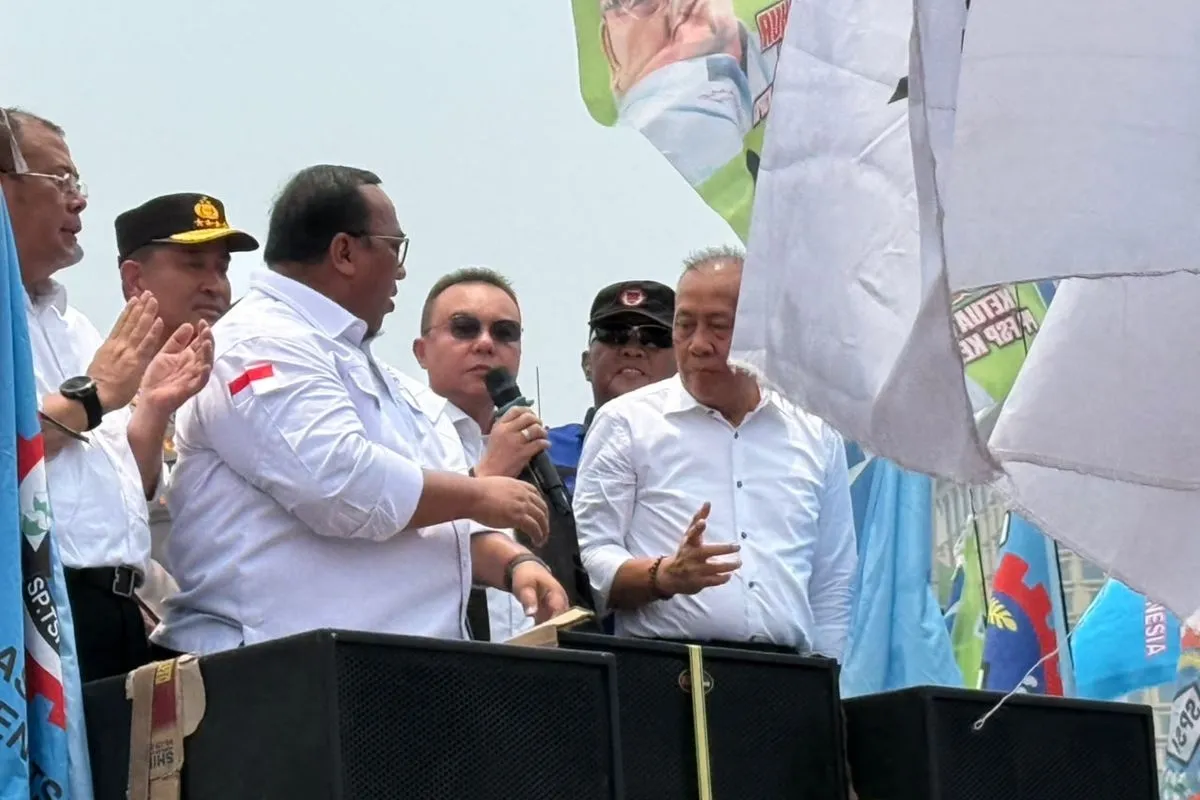 Pimpinan DPR dan Kapolri temui Buruh yang berdemo di depan DPR RI, Jakarta, 06/10/2026