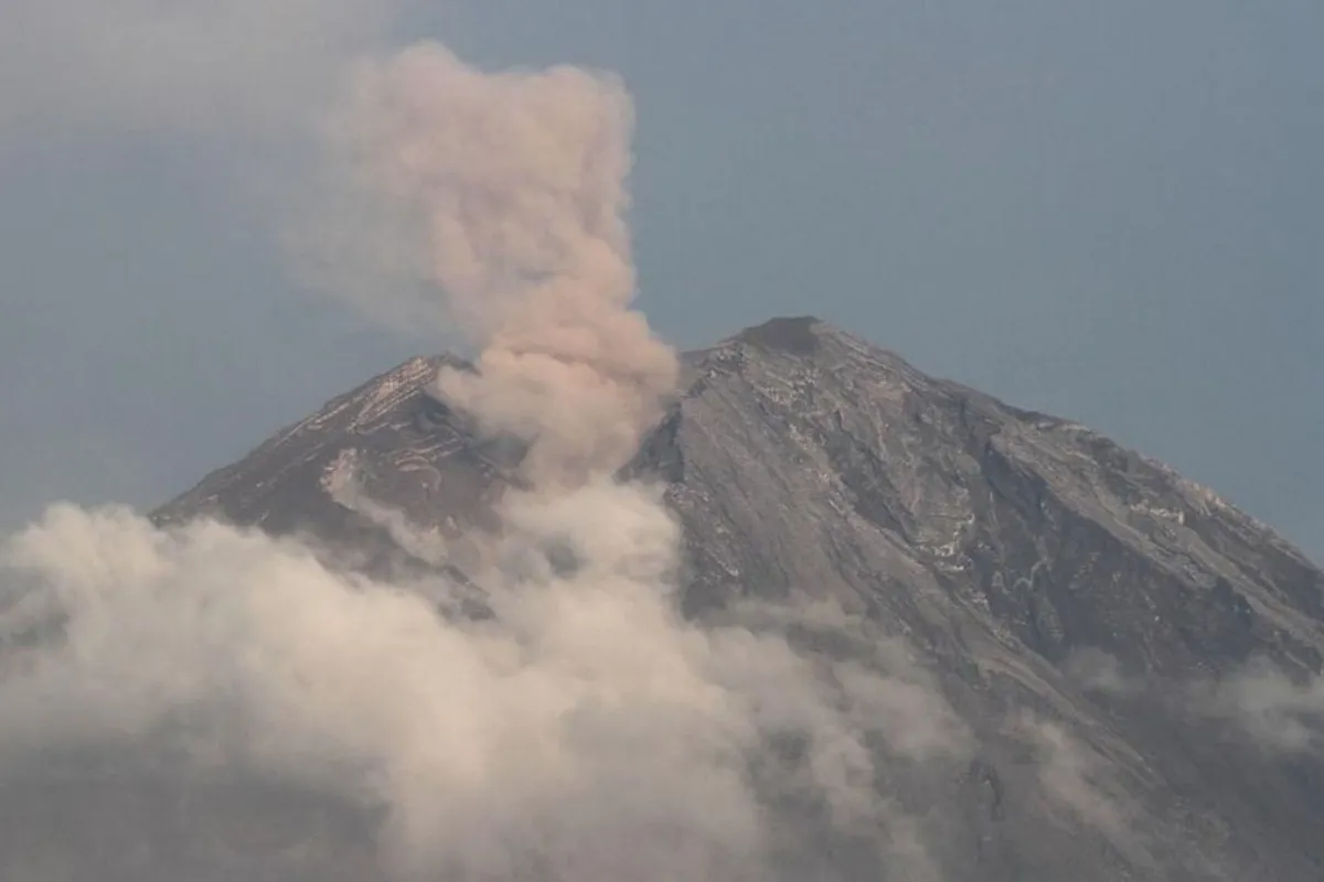 Erupsi Semeru 3.000 Meter Paksa Otoritas Perketat Radius Aman
