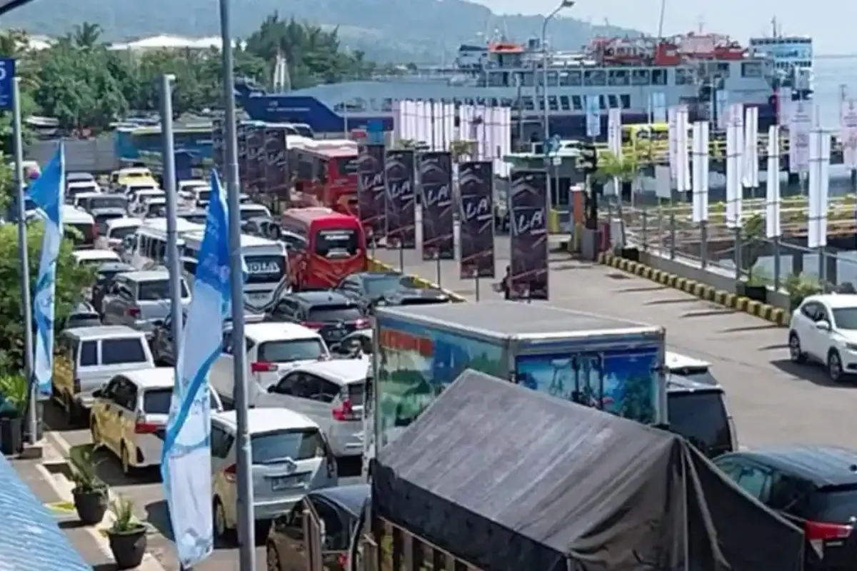 Logistik dan Arus Mudik Melumpuhkan Jalur Utama Gilimanuk Bali
