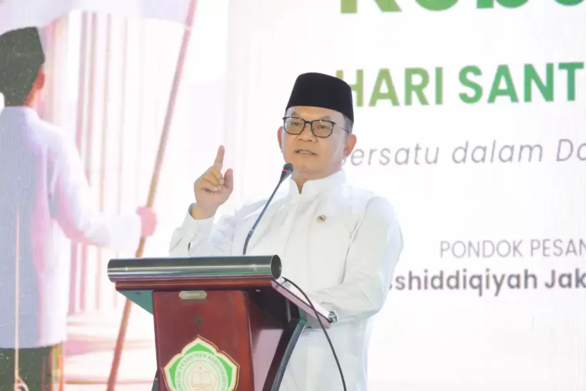 Menteri Koordinator Bidang Politik dan Keamanan (Menko Polkam), Jenderal TNI (Purn) Dudung Abdurachman, dalam Istighatsah Kebangsaan memperingati Hari Santri Nasional (HSN) 2026, di Pondok Pesantren Asshiddiqiyah, Kedoya, Jakarta Barat, Kamis (22/10/2026)