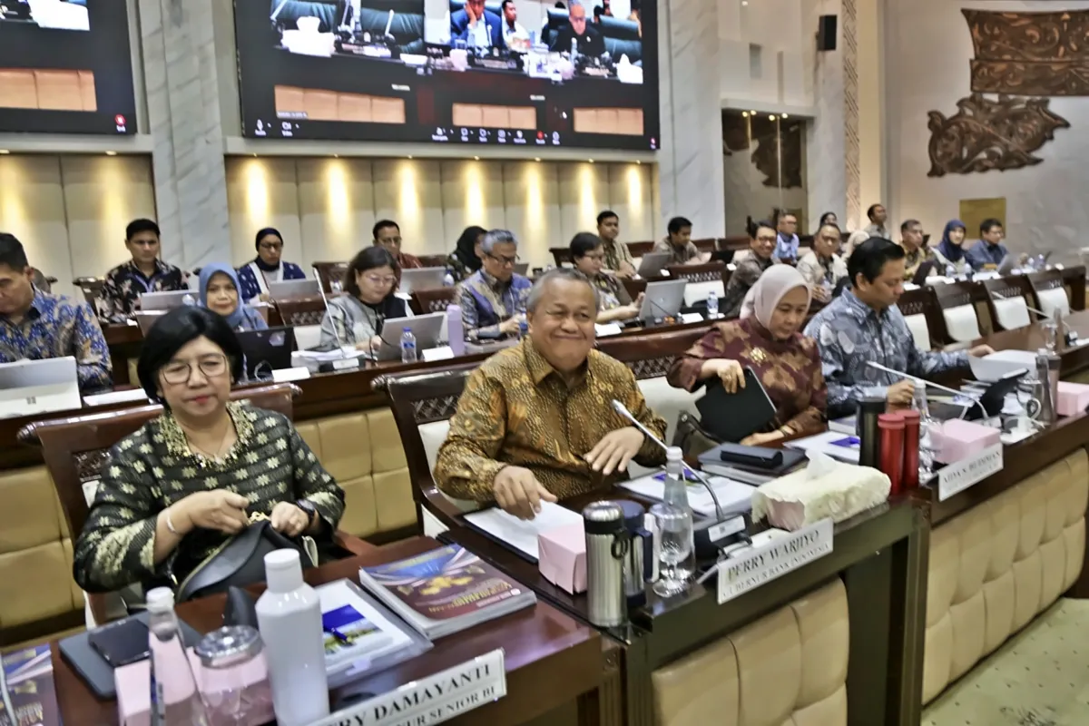 Rupiah Depresiasi Rp17.600, DPR Pertanyakan Efektivitas Amunisi Moneter BI