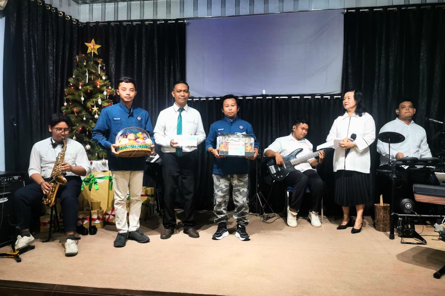 Sehat Tentrem Kirim Pesan Toleransi Lewat Parsel Natal