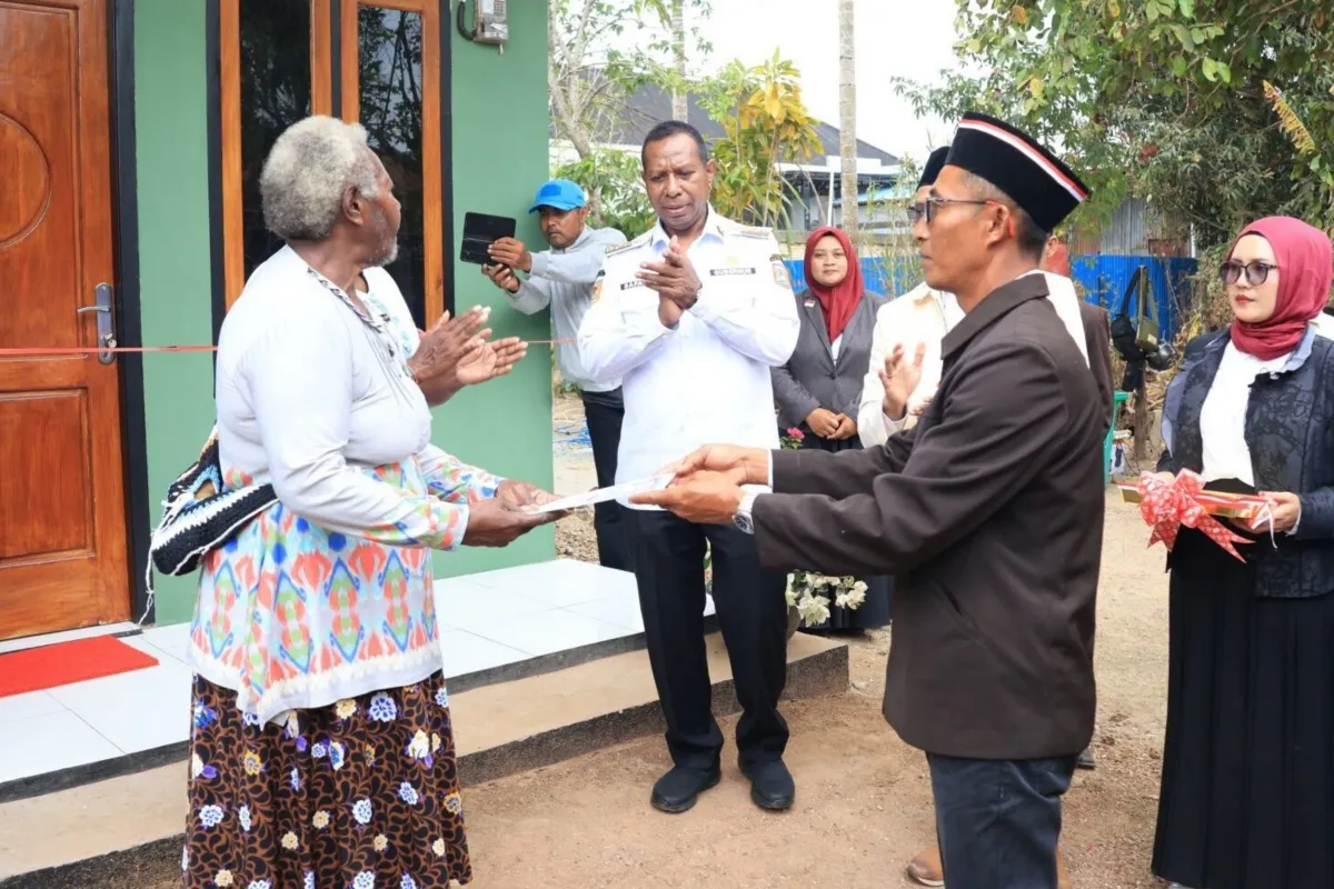 Shiddiqiyah Serahkan Rumah Syukur Bagi Warga Asli Papua asal Merauke