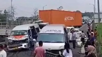 Cipularang KM 91 Kembali Macet, 15 Kendaraan Terlibat