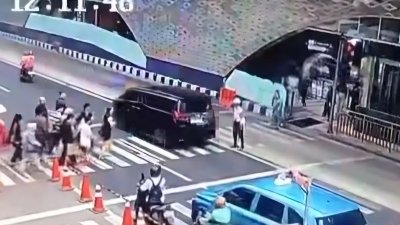 Insiden Alphard Pelican Crossing HI Gubernur DKI Soroti Pelat Palsu