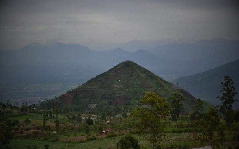Jejak arkeologis situs megalitikum Gunung padang. (Istimewa)