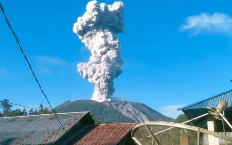 Gunung Ibu Erupsi, Indonesia Catat 620 Letusan 2026
