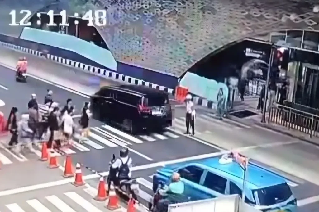 Insiden Alphard Pelican Crossing HI Gubernur DKI Soroti Pelat Palsu