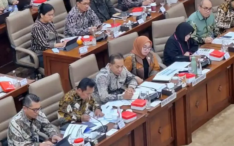 Rapat DPR RI dan Kementerian Koperasi