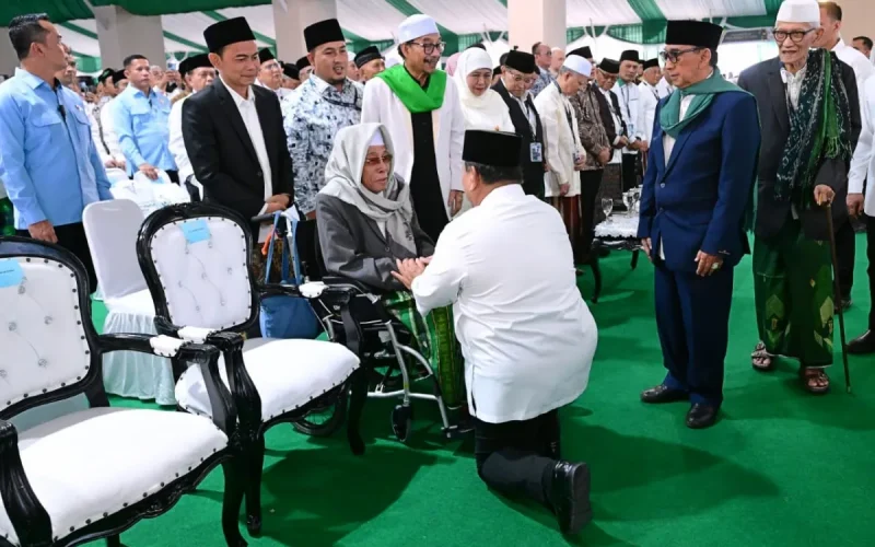 Presiden Prabowo Sungkem ke Ulama